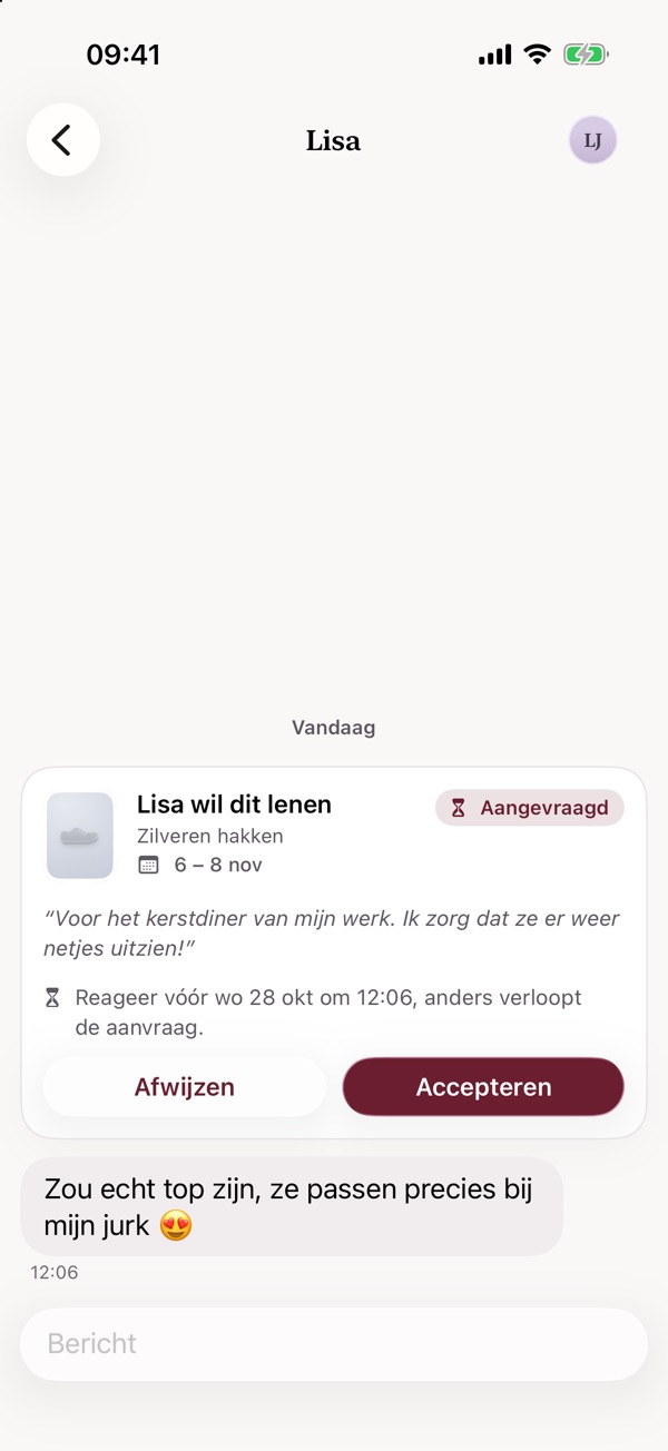 Een gesprek in Leeny met een leenaanvraag en de knoppen Afwijzen en Accepteren.